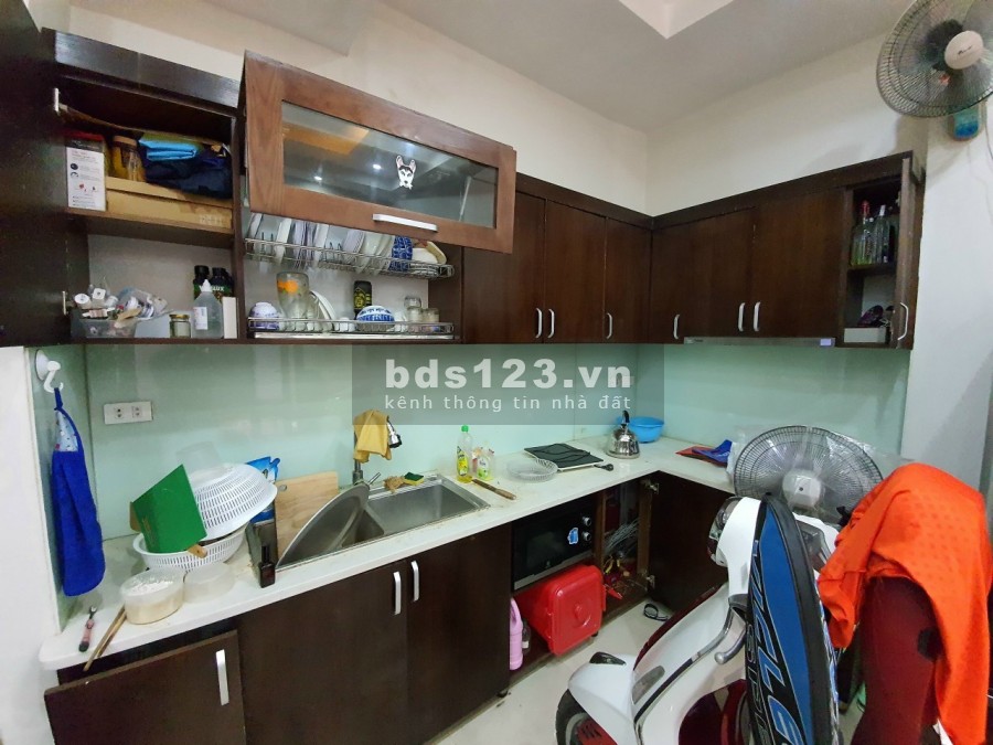 Cần bán nhà Nguyễn Văn Cừ 42m2 , ngõ thông Ngọc Lâm, ô tô đỗ cổng