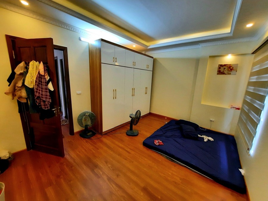 Hàng Hiếm, Bán gấp trong tuần Phố Quan Nhân, DT 80 m2, Giá siêu hời 6 Tỷ