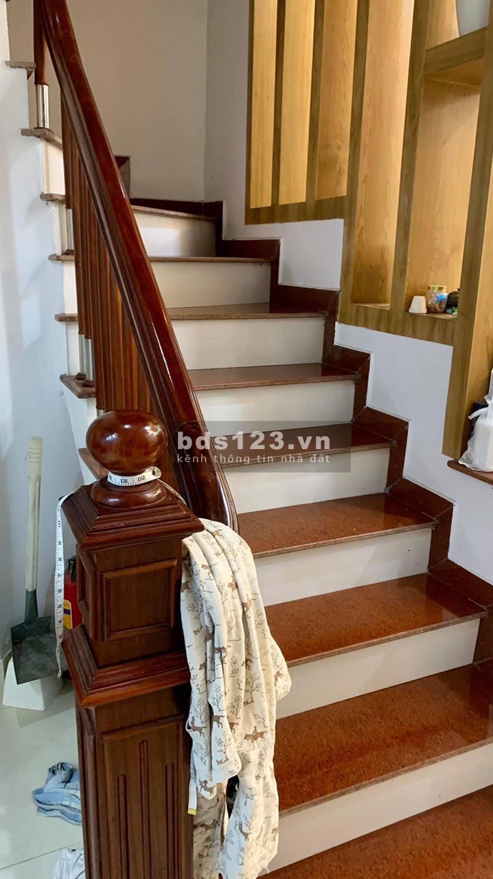 Bán nhà Hữu Hưng Tây Mỗ, lô góc 20m, tới mặt đường, đt 42m2, 4 tầng giá 2.9 tỷ, lh 0978996965