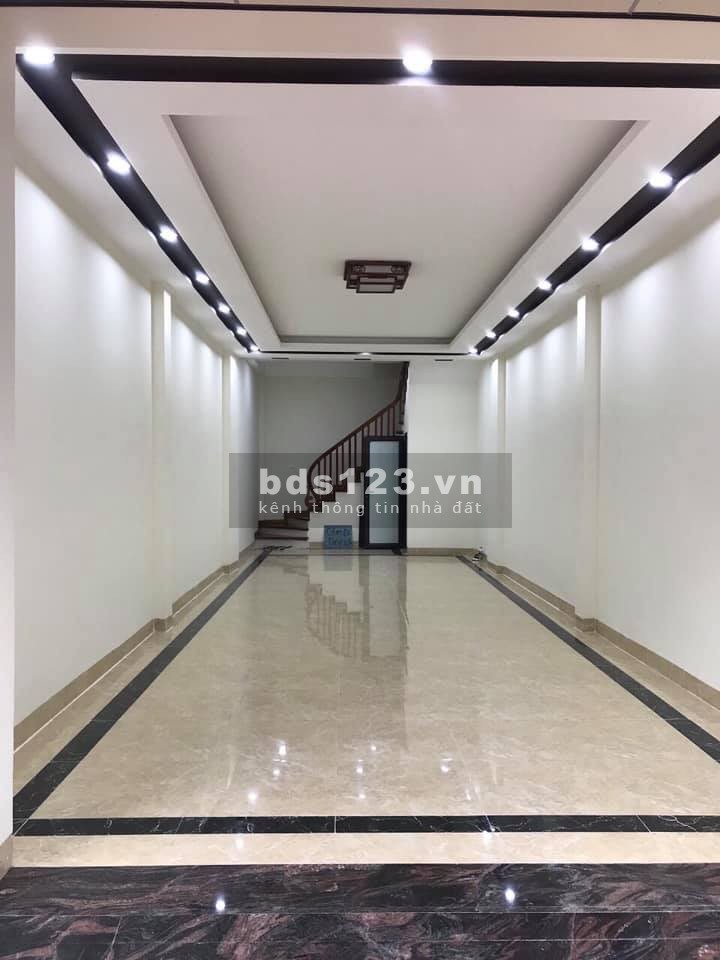 Bán nhà dt 62m2, giá 4 tỷ, ô tô 7 chỗ đổ cửa, phố Ngọc Trì, Thạch Bàn, Quận Long Biên