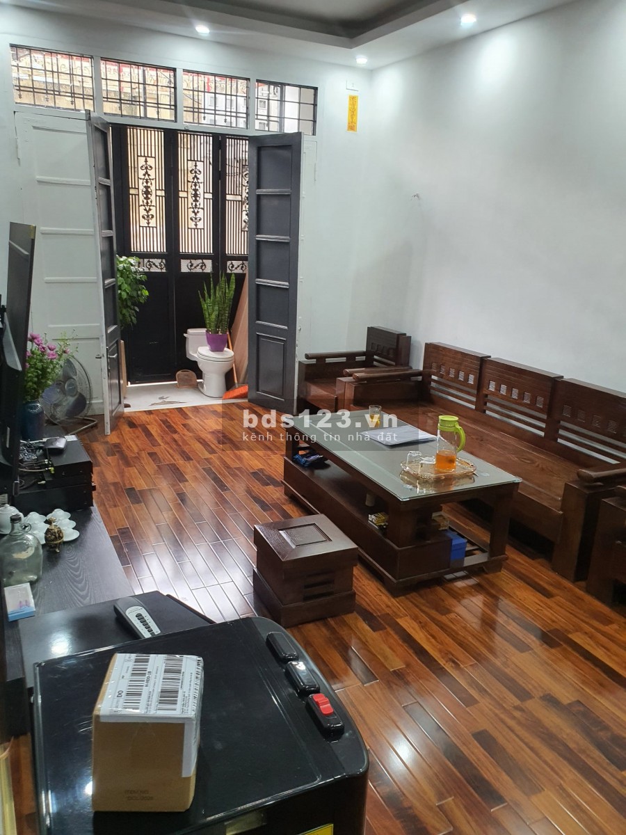Bán nhà phố Nguyễn Trãi, thông 3 ngõ, dt 45m2, mt 3.7m, giá bán 3.95 tỷ, kiến trúc đẹp