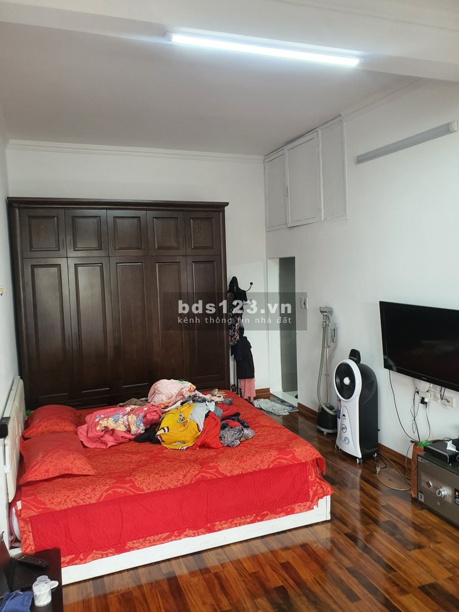Bán nhà phố Nguyễn Trãi, thông 3 ngõ, dt 45m2, mt 3.7m, giá bán 3.95 tỷ, kiến trúc đẹp
