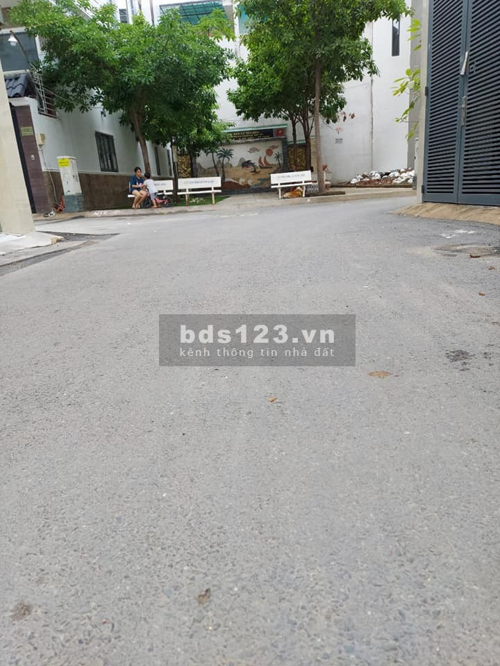 Bán nhà hẻm nhựa lớn xe hơi 2 chiều đường Lê Đức Thọ đúc 4 tầng, giá bán 7.8 tỷ