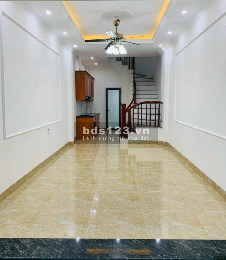 Cần bán gấp nhà phố Tư Đình nhà đẹp mới tinh dt 39.6m2, 5 tầng giá hơn 3 tỷ