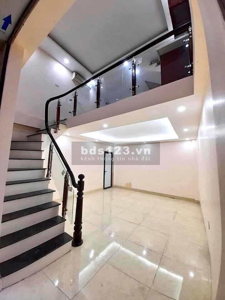 Bán nhà Lô góc, nhà mới, kinh doanh Online, dt 28m2, 6 tầng, Trường Chinh, cách phố 15m.