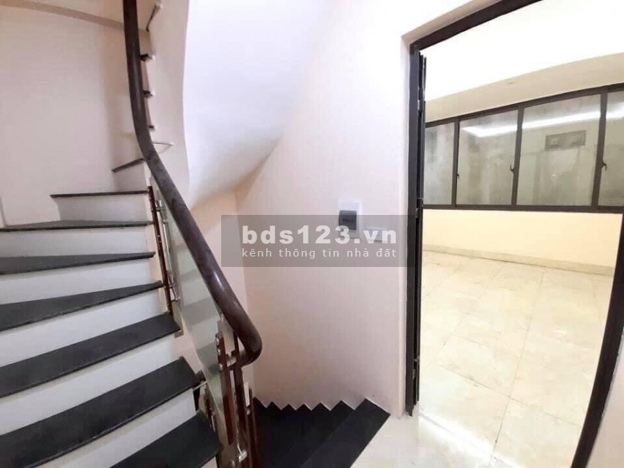 Bán nhà Lô góc, nhà mới, kinh doanh Online, dt 28m2, 6 tầng, Trường Chinh, cách phố 15m.