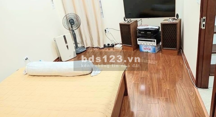 Bán nhà Cách Mạng tháng 8 Quận Tân Bình, chủ bán gấp, diện tích 64m2, 3 lầu, 3PN