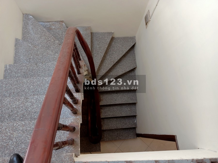 Cần bán nhà mặt phố Nguyễn Chính Hoàng Mai, diện tích 55m2, giá 6x tỷ kinh doanh