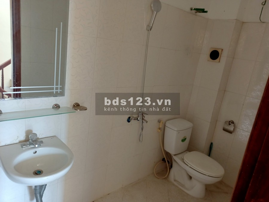 Cần bán nhà mặt phố Nguyễn Chính Hoàng Mai, diện tích 55m2, giá 6x tỷ kinh doanh