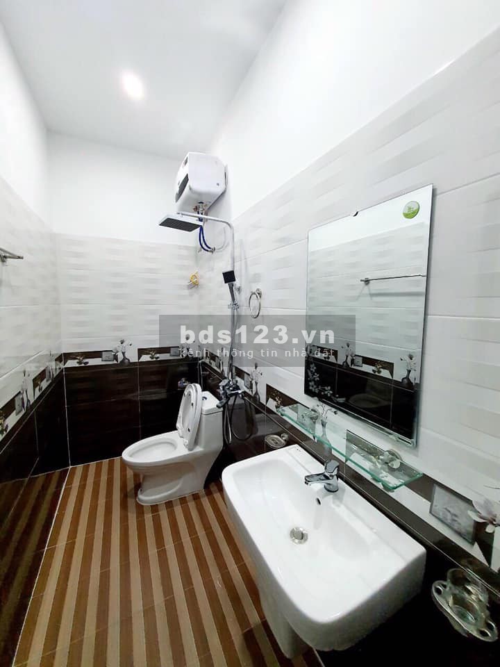Nhà mặt ngõ to ô tô đỗ cửa chính chủ bán nhanh, diện tích 47.8m2, đúc 3 tầng thoáng