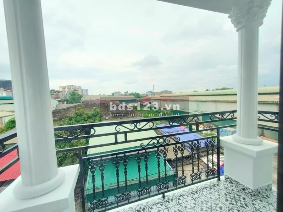 Bán nhà Đức Giang, Long Biên, xe 16 chỗ đổ cửa, dt 45m2, 5 tầng, mt 4.5m, giá chỉ hơn 3 tỷ