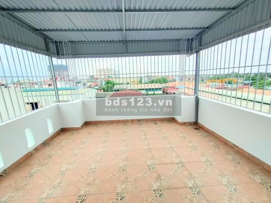 Bán nhà Đức Giang, Long Biên, xe 16 chỗ đổ cửa, dt 45m2, 5 tầng, mt 4.5m, giá chỉ hơn 3 tỷ