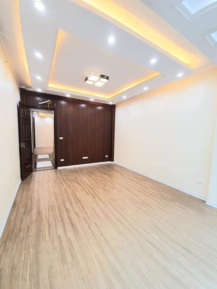 Chỉ nhỉnh 10 tỷ có nhà mặt phố Kim Giang dt 70m2, 2 mặt thoáng đều oto, vỉa hè khủng