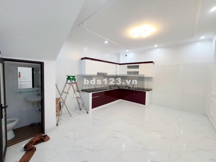 Nhà mặt ngõ to ô tô đỗ cửa chính chủ bán nhanh, diện tích 47.8m2, đúc 3 tầng thoáng