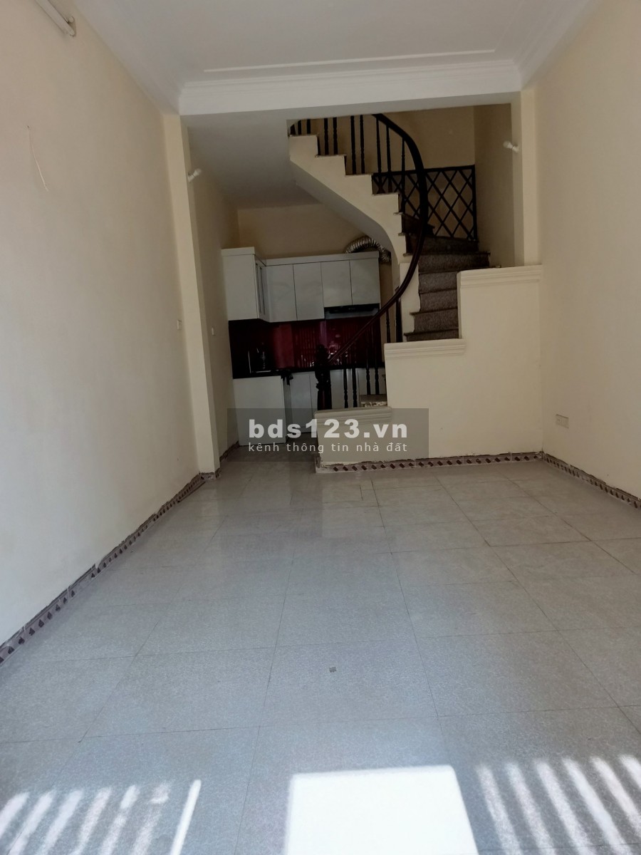 Cần bán nhà mặt phố Nguyễn Chính Hoàng Mai, diện tích 55m2, giá 6x tỷ kinh doanh