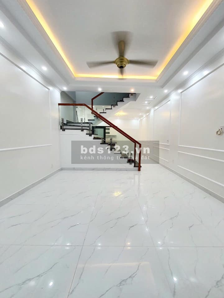Nhà mặt ngõ to ô tô đỗ cửa chính chủ bán nhanh, diện tích 47.8m2, đúc 3 tầng thoáng