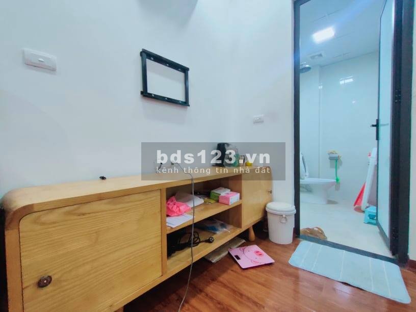 Bán gấp Nhà Đẹp Ở Ngay Ngõ Thông Nguyễn Văn Cừ Long Biên mt 5.5m chỉ 3.4 tỷ mùa covid