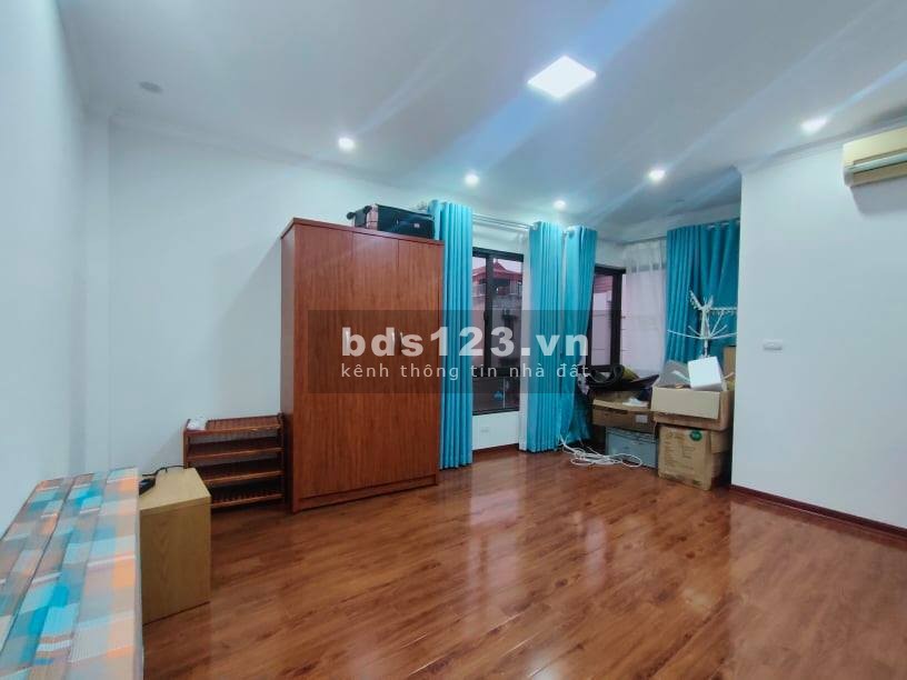 Bán gấp Nhà Đẹp Ở Ngay Ngõ Thông Nguyễn Văn Cừ Long Biên mt 5.5m chỉ 3.4 tỷ mùa covid