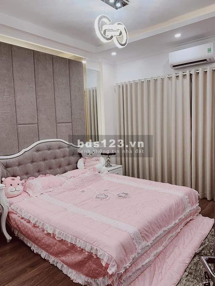 Bán nhà Bồ Đề ô tô đỗ cửa lô góc 3 mặt tiền thoáng nhà còn mới giá bán 5.8 tỷ, lh 0818962345