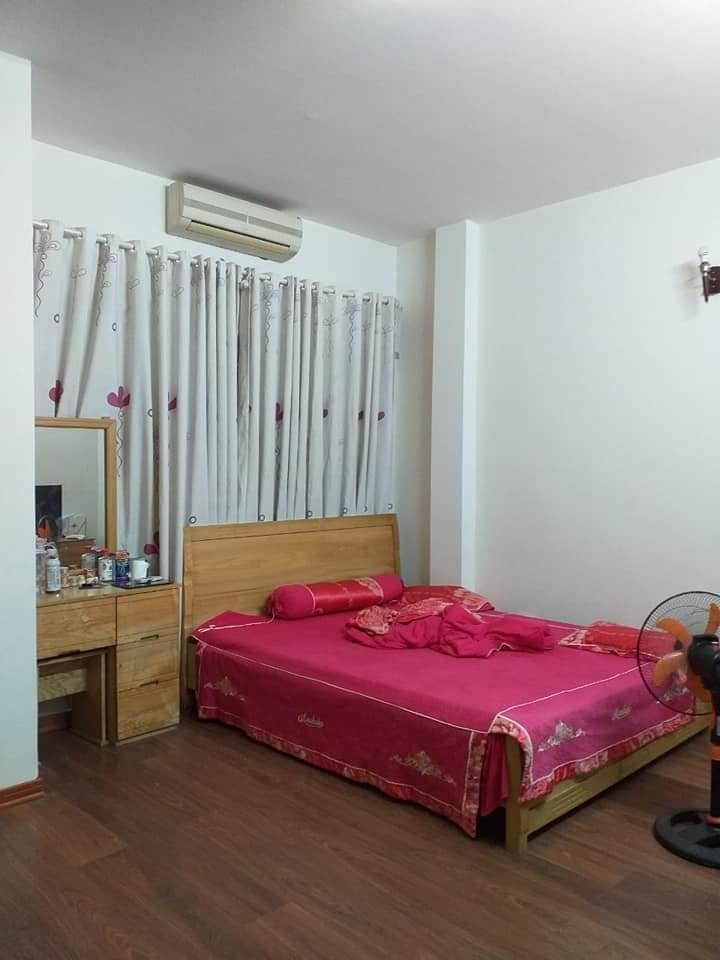 Bán nhà ngõ 133 Xuân Thủy diện tích 38m2, đúc 5 tầng mt 3m, giá bán 3.7 tỷ