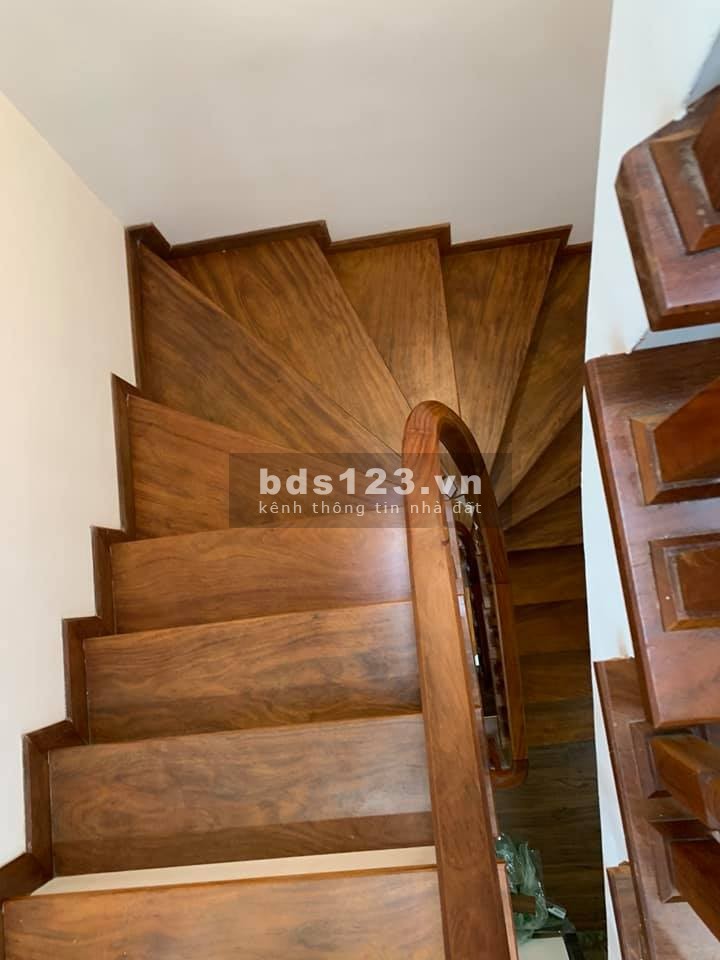 Bán nhà Tây Mỗ, 3 bước ô tô, full nội thất, 32m2, giá 2.x tỷ (x tiểu học).