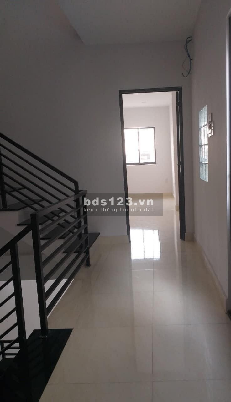 Nhà Bán Gấp Đường Lạc Long Quân Tân Bình, dt 54m2, 3 tầng sổ hồng riêng, giá 4.25 tỷ