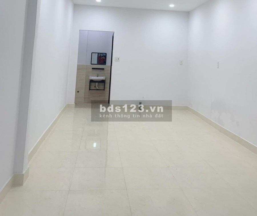 Nhà Bán Gấp Đường Lạc Long Quân Tân Bình, dt 54m2, 3 tầng sổ hồng riêng, giá 4.25 tỷ