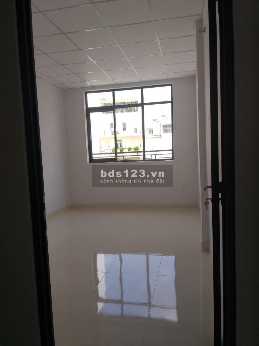 Nhà Bán Gấp Đường Lạc Long Quân Tân Bình, dt 54m2, 3 tầng sổ hồng riêng, giá 4.25 tỷ