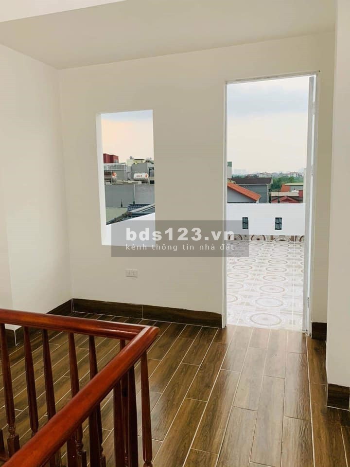 Cần bán gấp nhà phố Tư Đình nhà đẹp mới tinh dt 39.6m2, 5 tầng giá hơn 3 tỷ