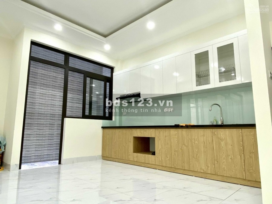 Nhà mới phố Ngọc Hà đi bộ ra Lăng Bắc, diện tích 58m2, 5 tầng, giá chỉ 5.6 tỷ