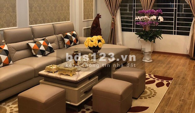 Bán nhà Hoàng Mai ô tô đỗ cổng diện tích sử dụng giá bán 4.5 tỷ, sổ đỏ vuông vức