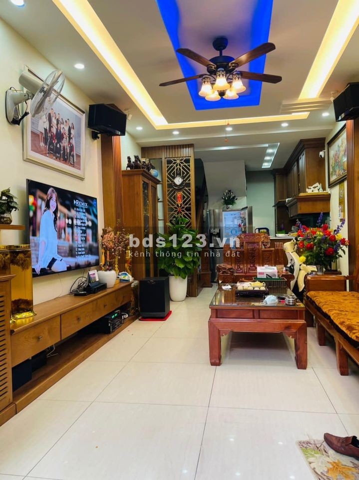 Nhà Đẹp Trần Cung, Cầu Giấy, dt 60m2, đúc 5 tầng, giá chỉ 5,5 Tỉ vị trí đẹp, Gần Viện E