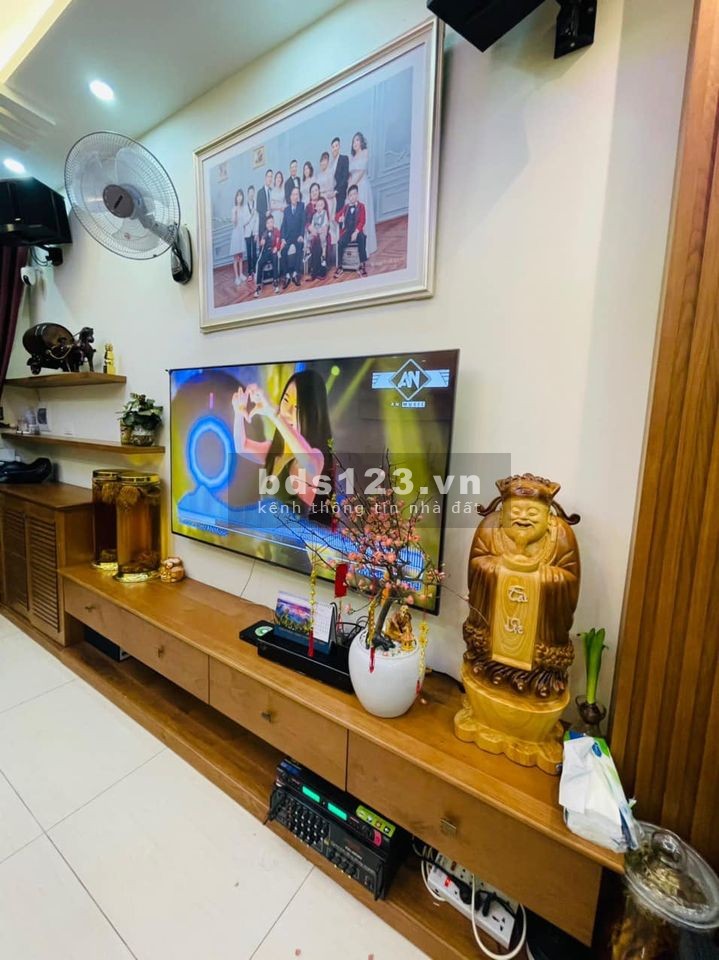 Nhà Đẹp Trần Cung, Cầu Giấy, dt 60m2, đúc 5 tầng, giá chỉ 5,5 Tỉ vị trí đẹp, Gần Viện E