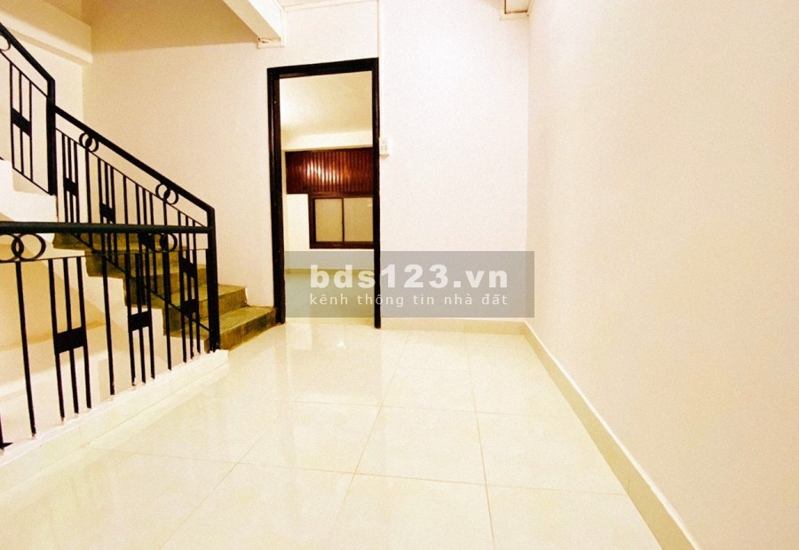 Chủ Lâu Năm Bán Nhà 3 Tầng, dt 108m2 Công nhận đủ, HXH 8m, Ngay Big C Miền Đông
