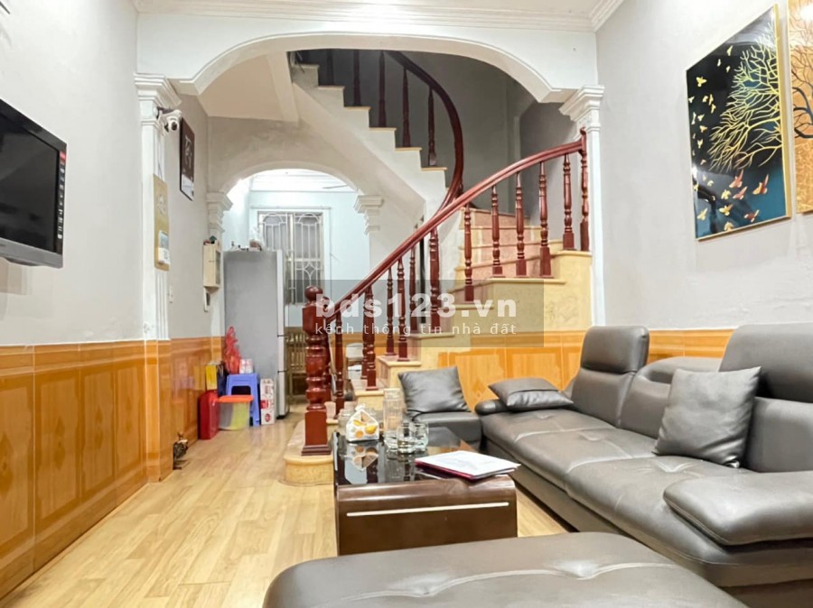 Bán nhà Kim Giang Đại Kim Hoàng Mai, diện tích 38m2, đúc 4 tầng kiên cố, giá bán 3 tỷ