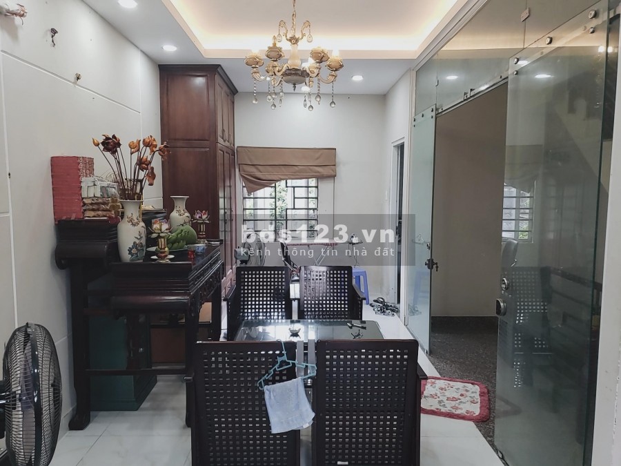 Bán nhà gần công viên Tầm Vu, Quận Bình Thạnh diện tích 5x9, 4 lầu, 4 phòng ngủ
