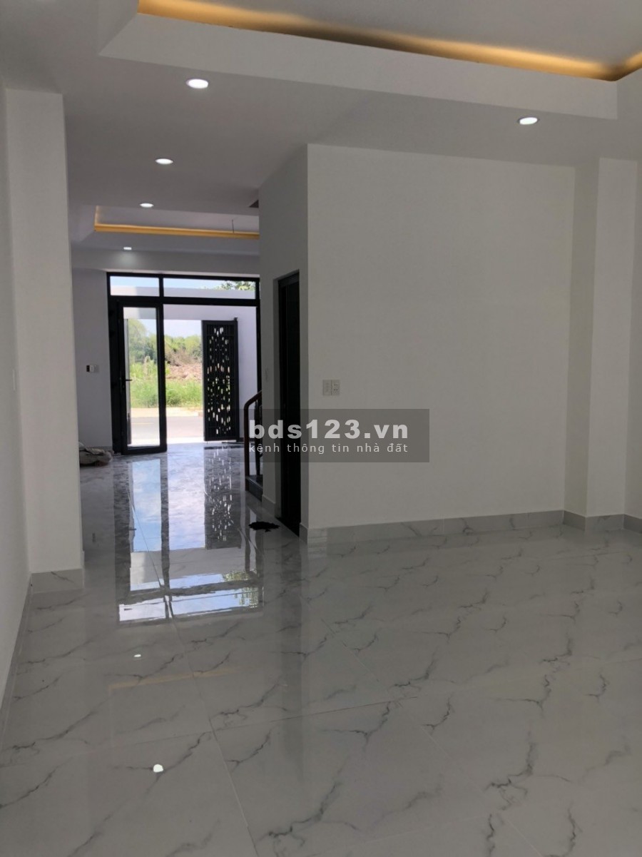 Nhà phố KĐT South Wave, sổ hồng riêng MT đường Lê Văn Lương, 1 trệt 2 lầu, dt 80m2