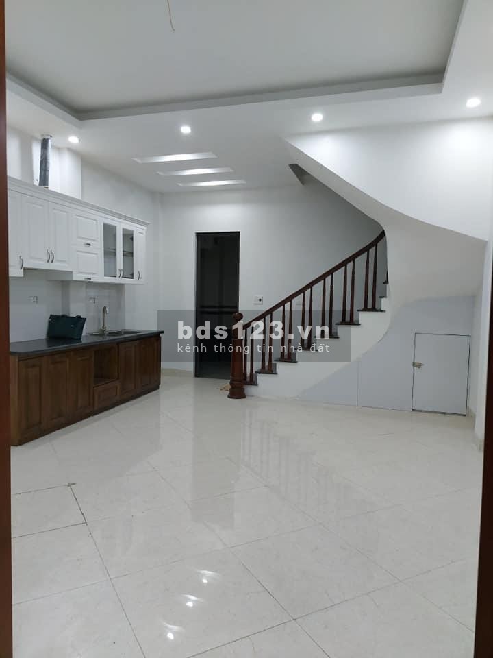 Bán Nhà Cổ Nhuế, Mặt tiền rộng trước nhà thoáng sáng, nhà chủ mới xây 40m2 MT 5m 3.3 tỷ
