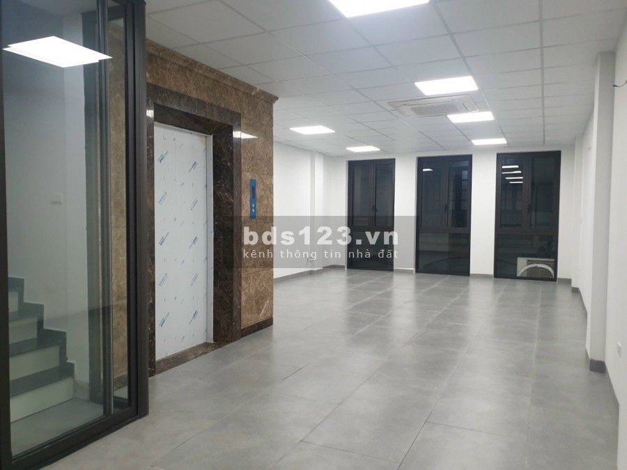 Bán nhà Quan Nhân 9 tầng, tòa nhà văn phòng ở và cho thuê, thang máy, dt 70m2, giá 18.4 tỷ