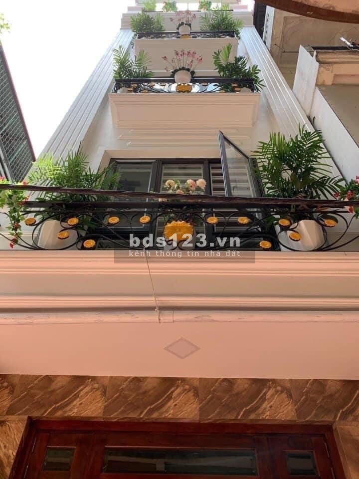 Chính chủ bán nhà dt 62m2, giá 4 tỷ, ô tô đỗ cửa Nguyễn Văn Linh, Thạch Bàn, Long Biên