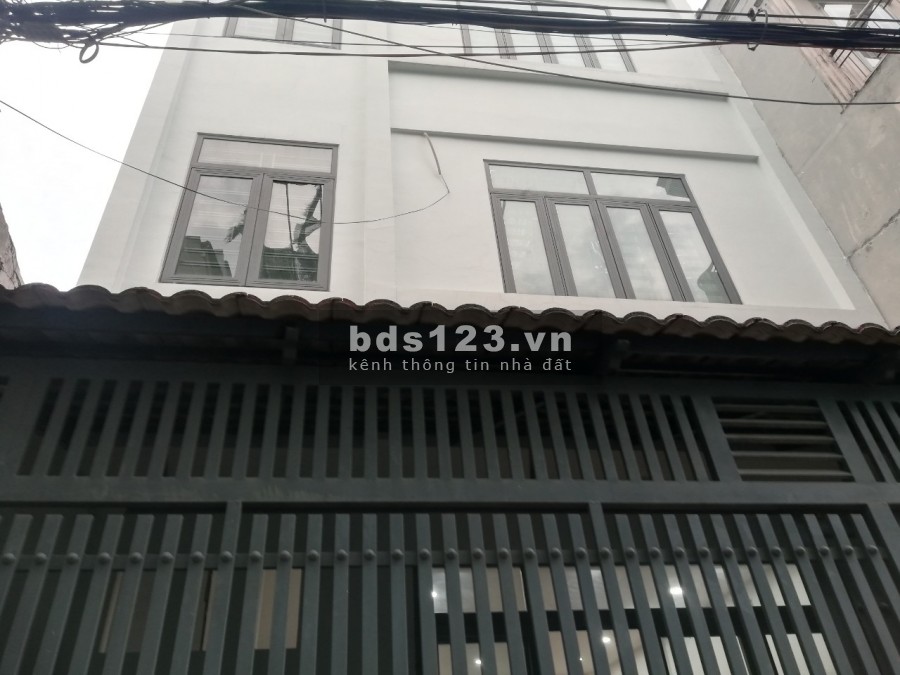 Nhà 3 tầng kiên cố, cạnh Agribank Tân Sơn Nhì giá bán 5,1 tỷ, sổ đỏ vuông vức, hẻm lớn