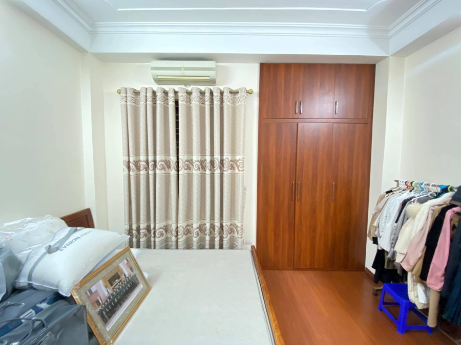 Bán nhà Cầu Giấy dt 50m 4 tầng mt 5.5m giá 3.7 tỉ ngõ 3 gác cực hiếm ngay gần ngã tư NVH