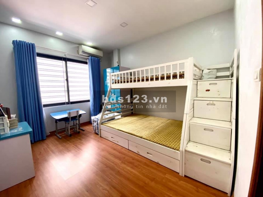 Nhà đẹp mặt ngõ kinh doanh tốt, đủ nội thất gỗ xịn,nhà nở hậu, giá 3,5 tỷ