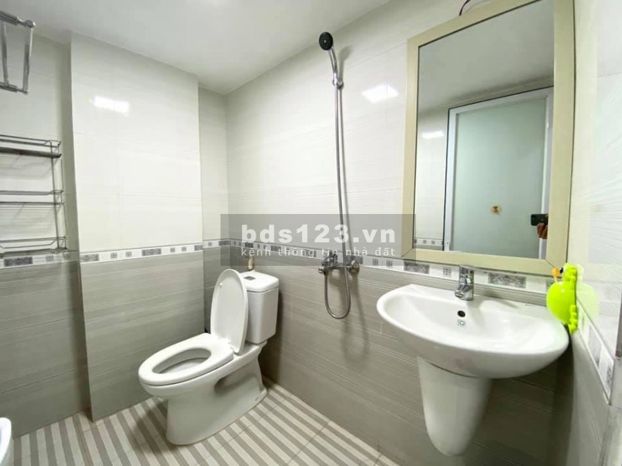 Nhà đẹp mặt ngõ kinh doanh tốt, đủ nội thất gỗ xịn,nhà nở hậu, giá 3,5 tỷ