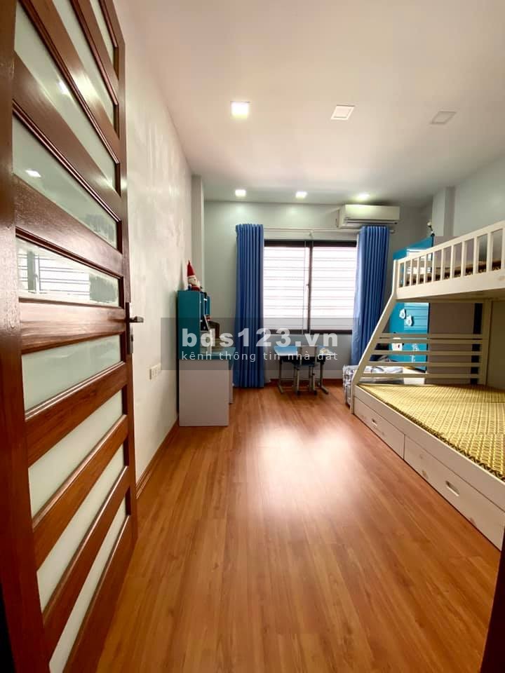 Nhà đẹp mặt ngõ kinh doanh tốt, đủ nội thất gỗ xịn,nhà nở hậu, giá 3,5 tỷ