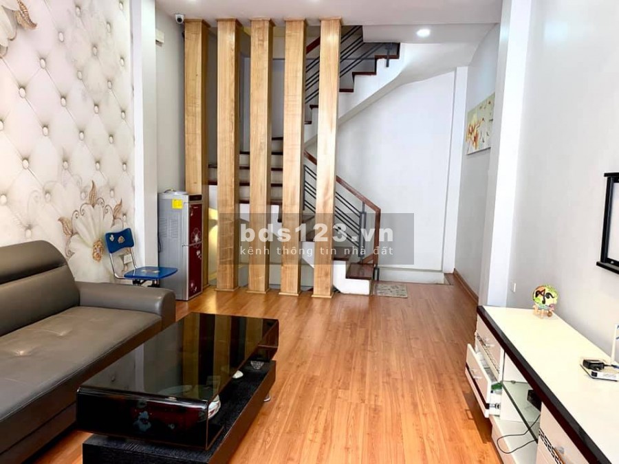 Nhà đẹp mặt ngõ kinh doanh tốt, đủ nội thất gỗ xịn,nhà nở hậu, giá 3,5 tỷ