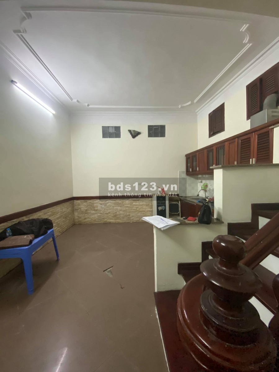 Bán nhà Trần Khát Chân, ngõ thẳng tấp 3 gác ra vào thoải mái, dt 30m2, giá nhỉnh 2 tỷ