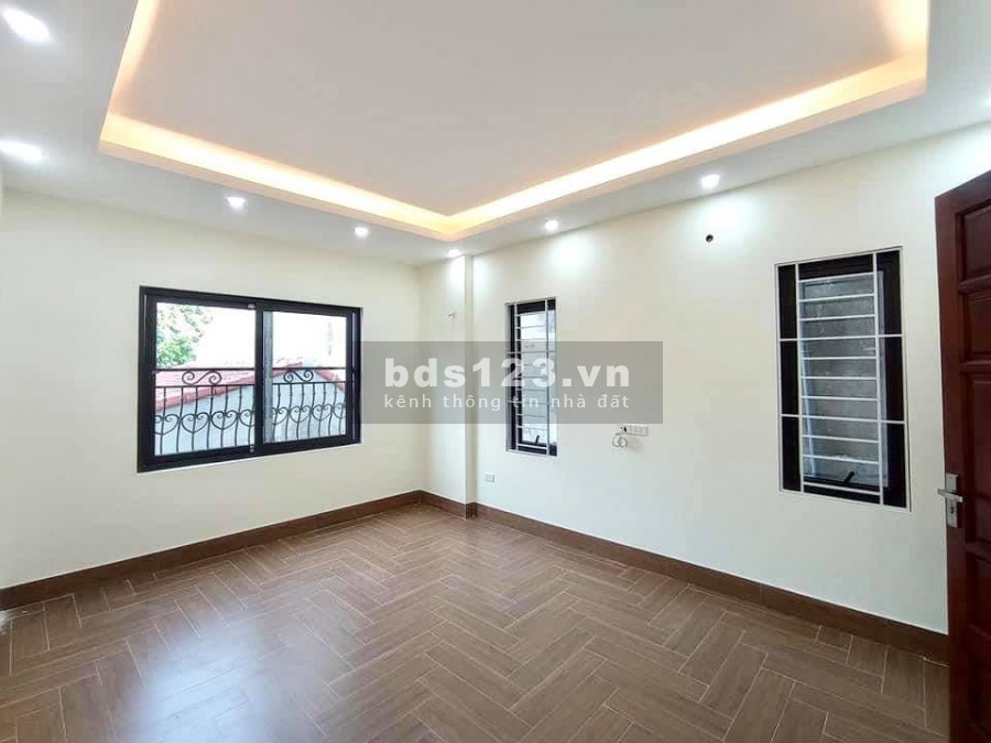 Bán nhà nguyên căn chính chủ ngay ngã Tư Sở dt 45.5m2, mặt tiền 8m, giá 4.45 tỷ, lhcc