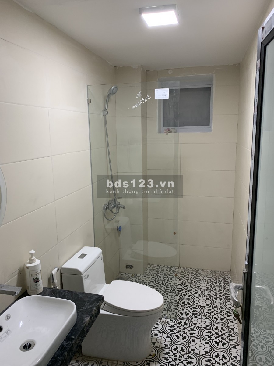 Bán nhà hàng xóm Ciputra Ô tô vào nhà gần uỷ ban Quận Tây Hồ giá bán 5,5 tỷ, 5 tầng