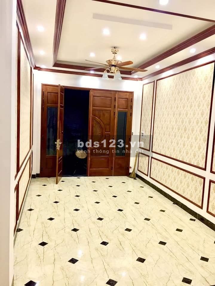 Bán nhà Ngọc Thuỵ Long Biên, ngõ thông, ô tô vào nhà, diện tích 40m2, 5 tầng, giá bán 4.5 tỷ
